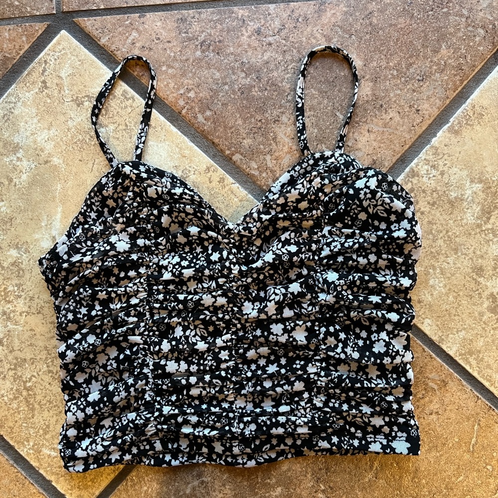 Womens Forever 21 Spaghetti Strap Top. Black and White Florals. Size Small.